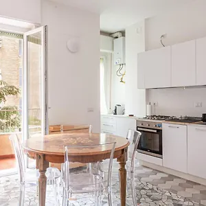 Bnbutler - Casa Lario - Isola District , Milan Italy